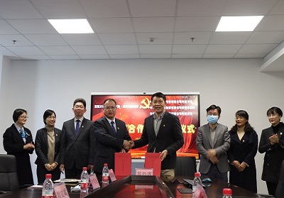 我院與農(nóng)業(yè)銀行河源分行簽約-min.jpg